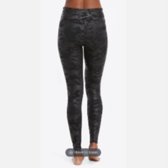 SPANX Vegan Faux Leather Matte Black Camo Leggings 20185R Size Small EUC - Picture 6 of 8